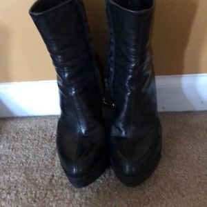 Black wedge boot